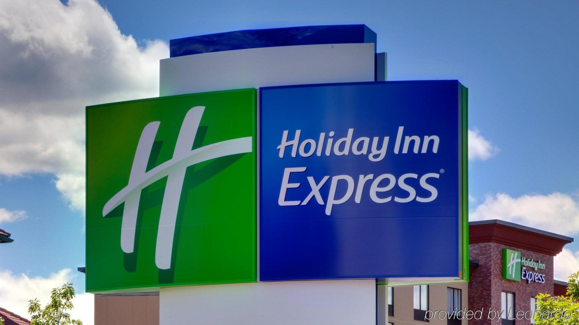 Holiday Inn Express & Suites Austin Nw - Four Points By Ihg Exterior photo